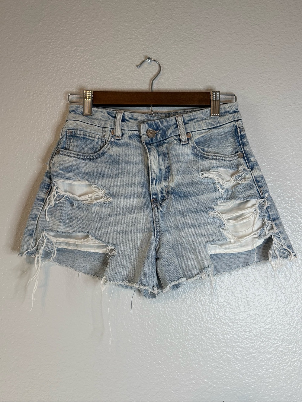 American Eagle Curvy Mom Denim Shorts Size 2 Light Wash Distressed High Rise